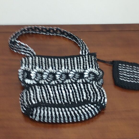 Vintage Black Crochet Silver Pop Top Shoulder Bag Purse With attached Coin Purse - Picture 1 of 5